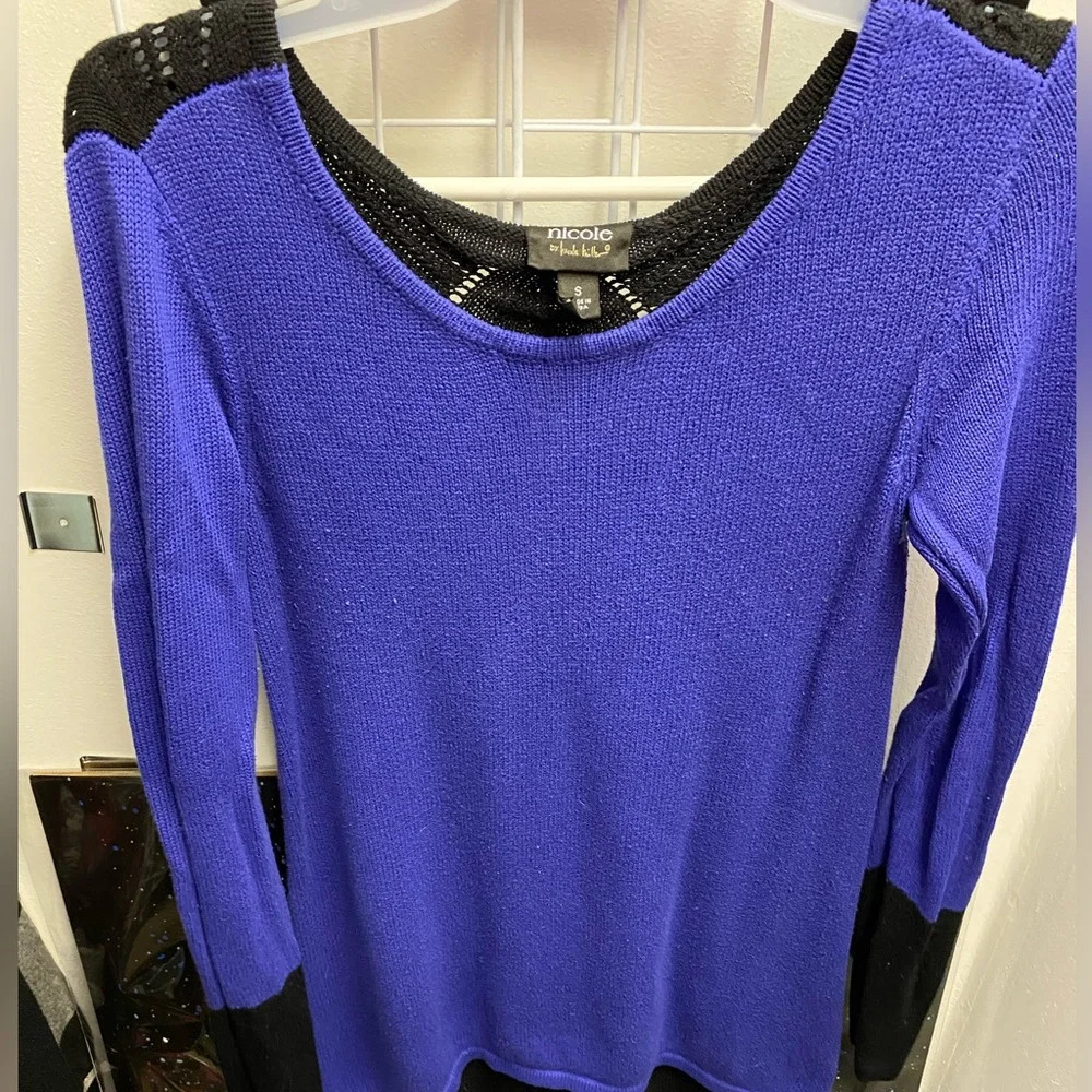 Nicole by nicole Miller size small sweater colorblocked long sleeve